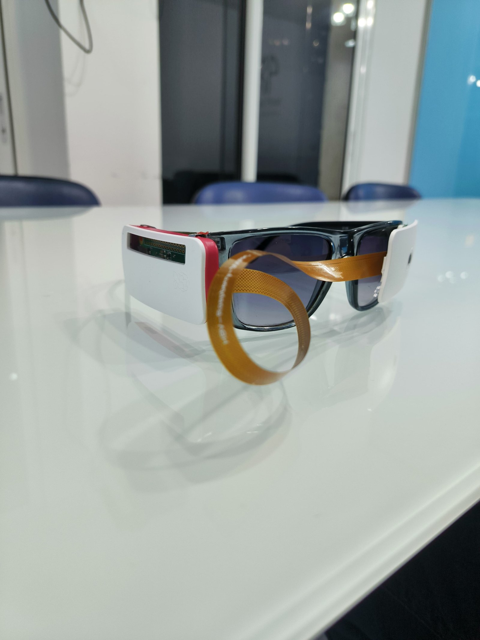 Real-time translation overlay via Nura Glasses